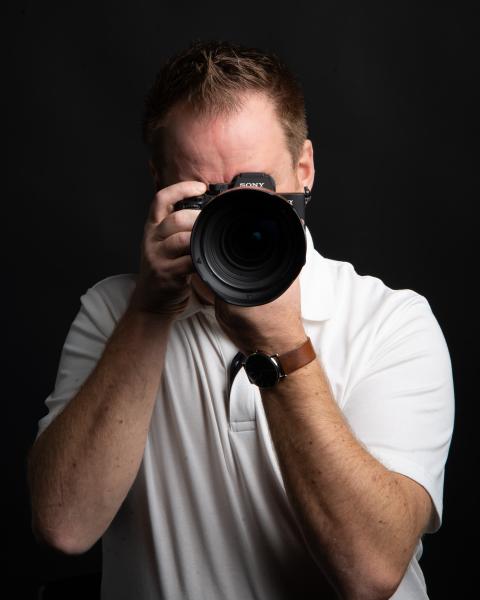 Fotograf Sven Fäßler-Haack mit Kamera
